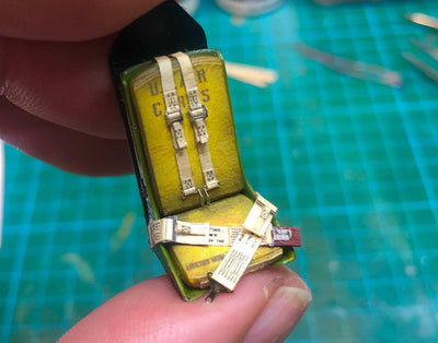 模型シートベルトにAN039の黒色ステッチを貼った作例