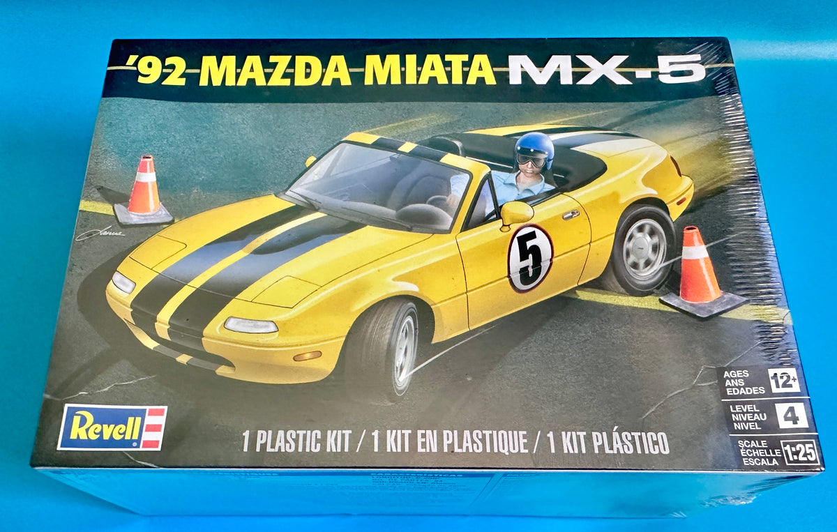 レベル 1/25 '92 マツダ ミアータ MX-5 プラモデル 箱正面